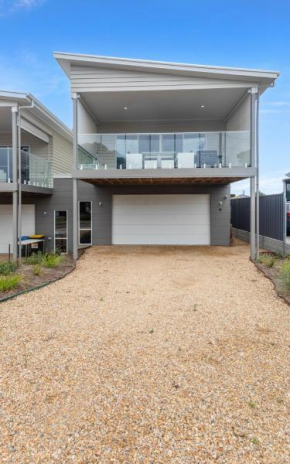 Modern Beachhouse, sea views